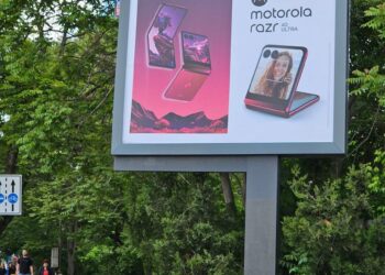 طراحی موتورولا ریزر ۴۰ اولترا رسما تایید شد